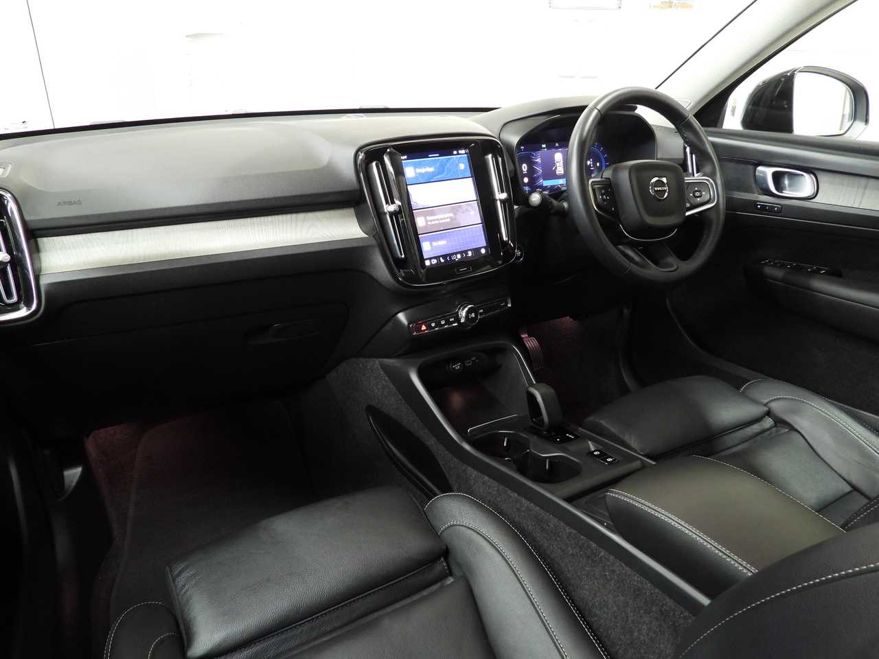 Volvo  XC40 Plus, B4 mild hybrid, Petrol