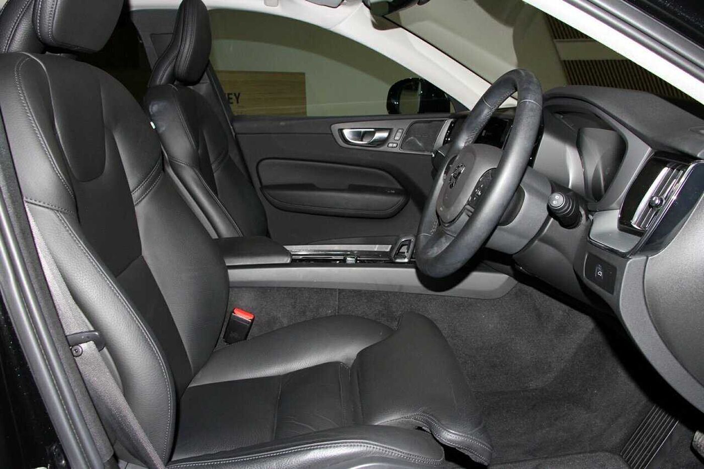 Volvo  XC60 Plus, B5 Mild Hybrid, Petrol