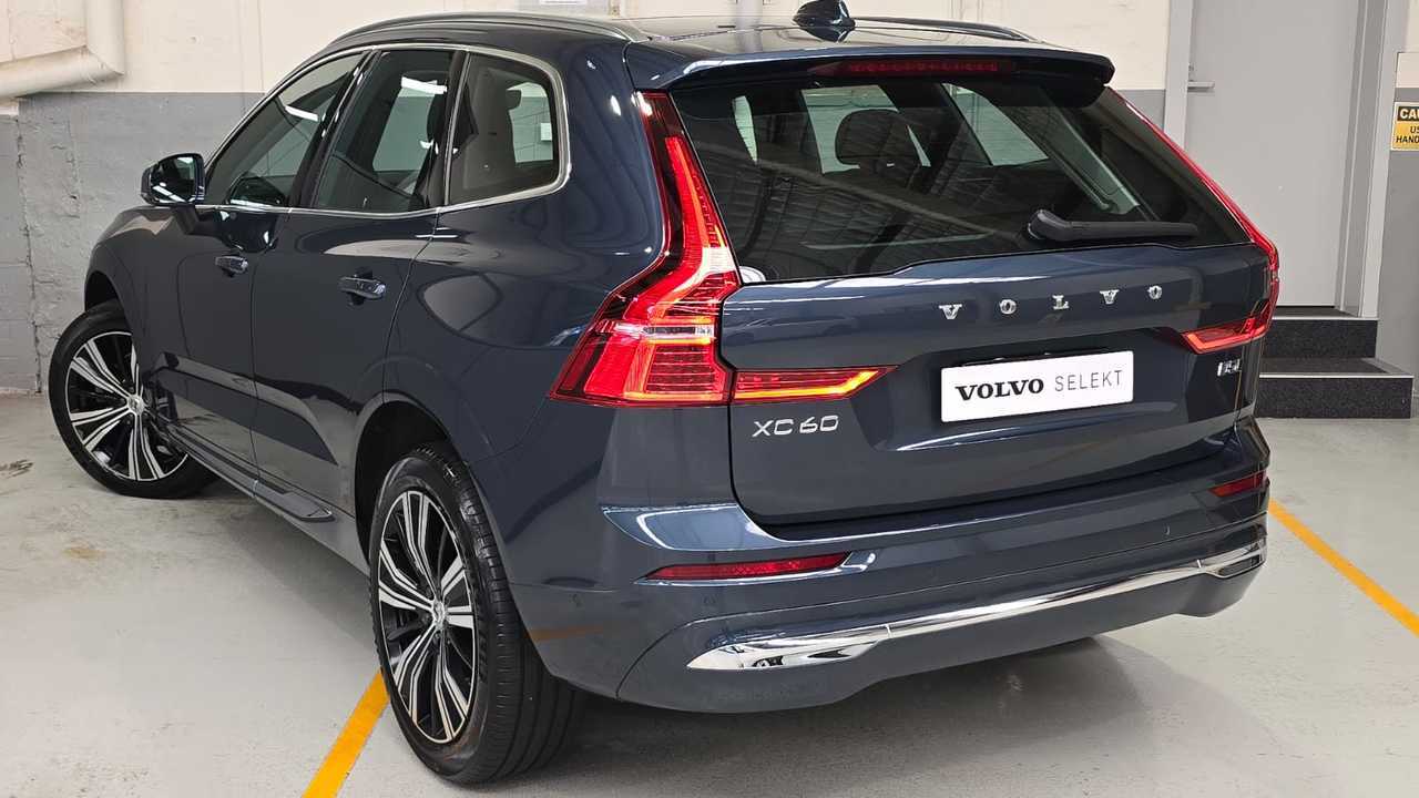 Volvo  UZ MY23 Ultimate B5 AWD Bright