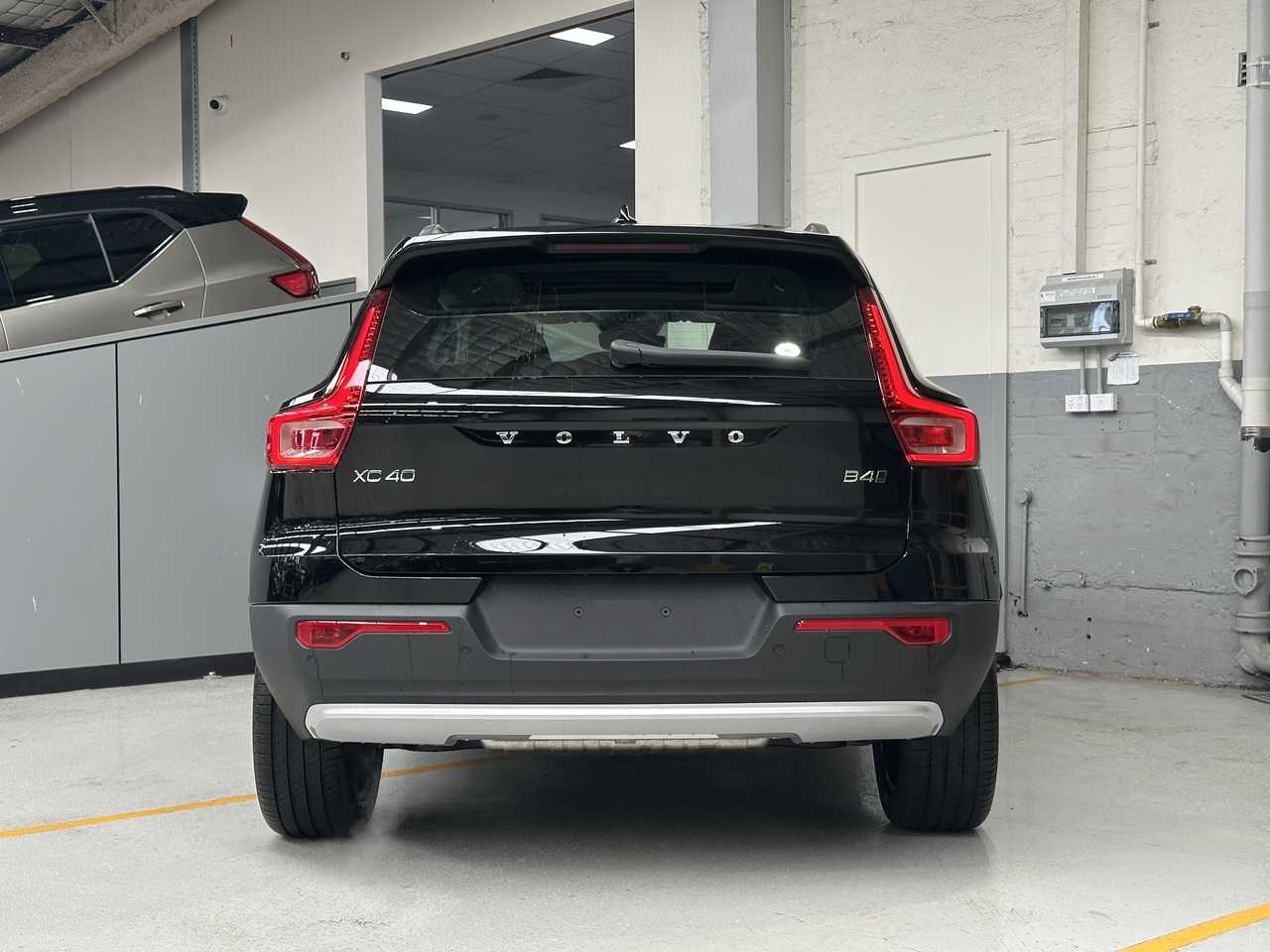 Volvo  XZ MY23 Ultimate B4 AWD Bright