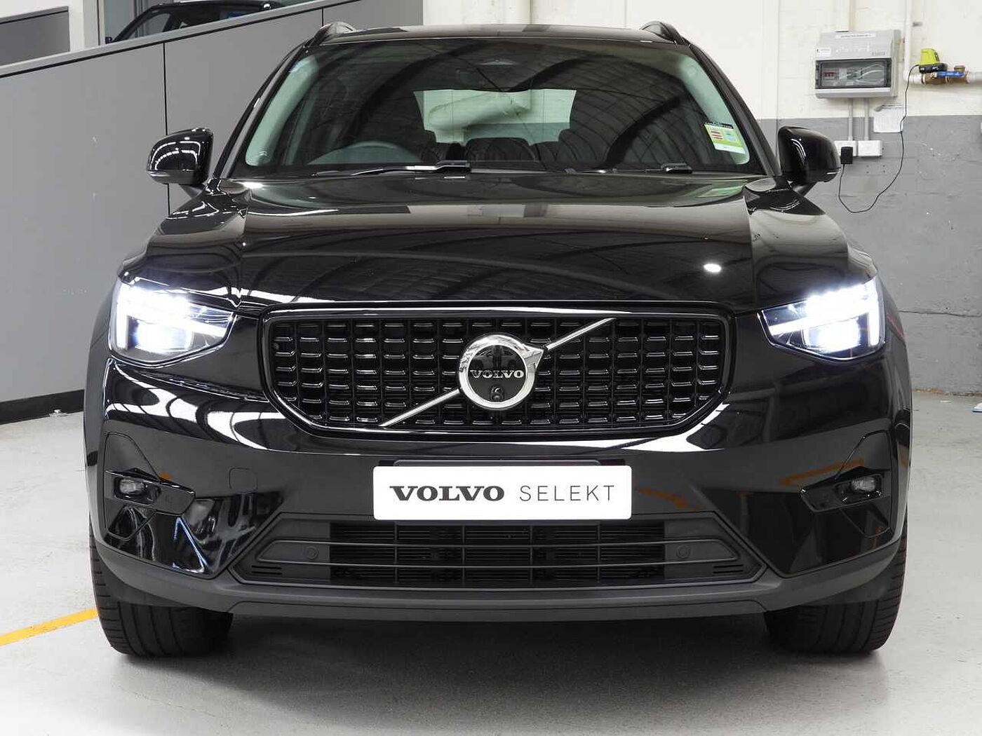 Volvo  XZ MY24 Ultimate B4 AWD Dark