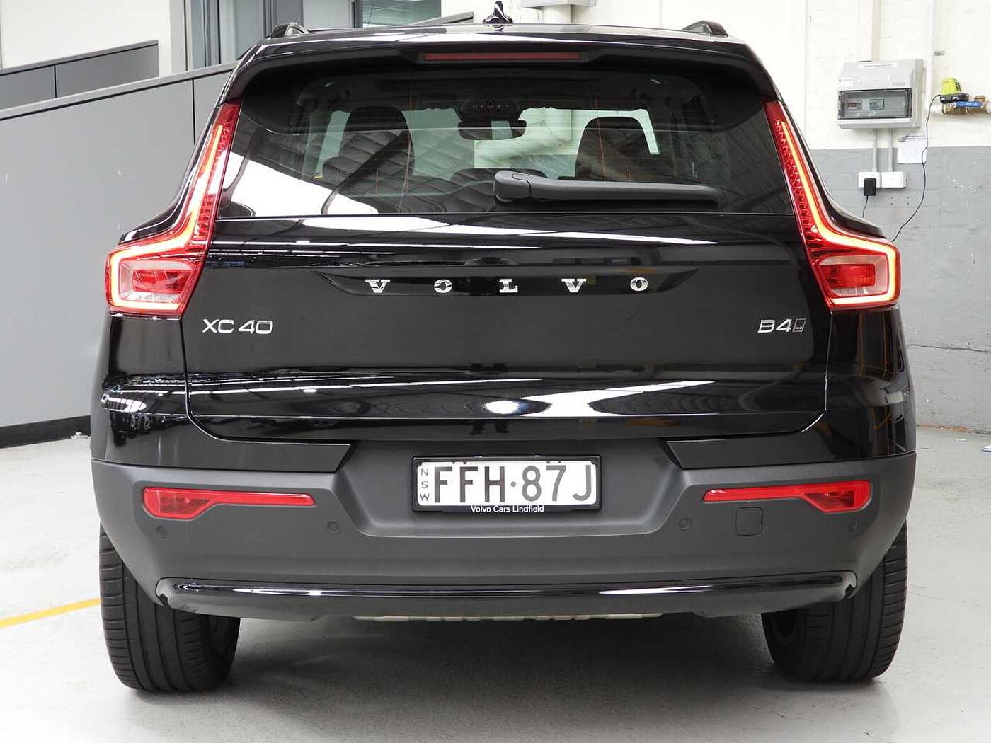 Volvo  XZ MY24 Ultimate B4 AWD Dark