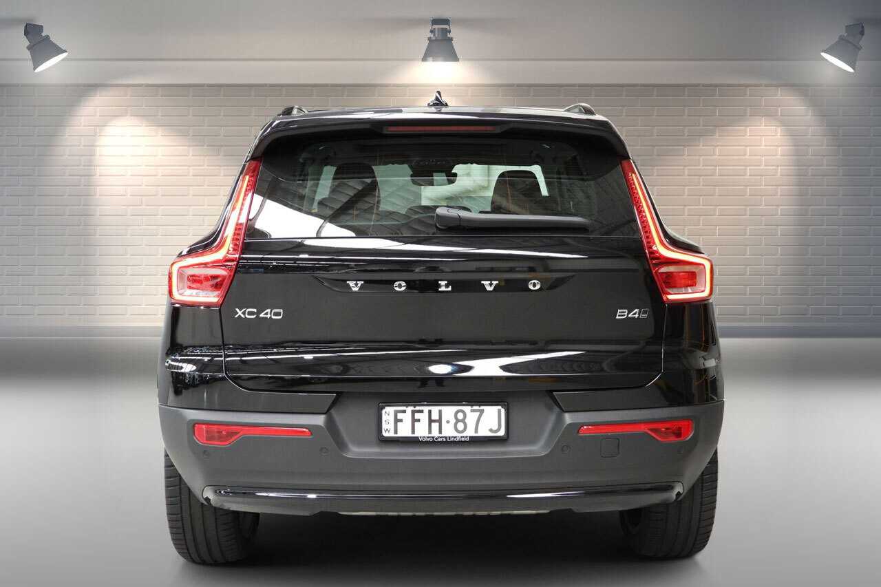 Volvo  XZ MY24 Ultimate B4 AWD Dark