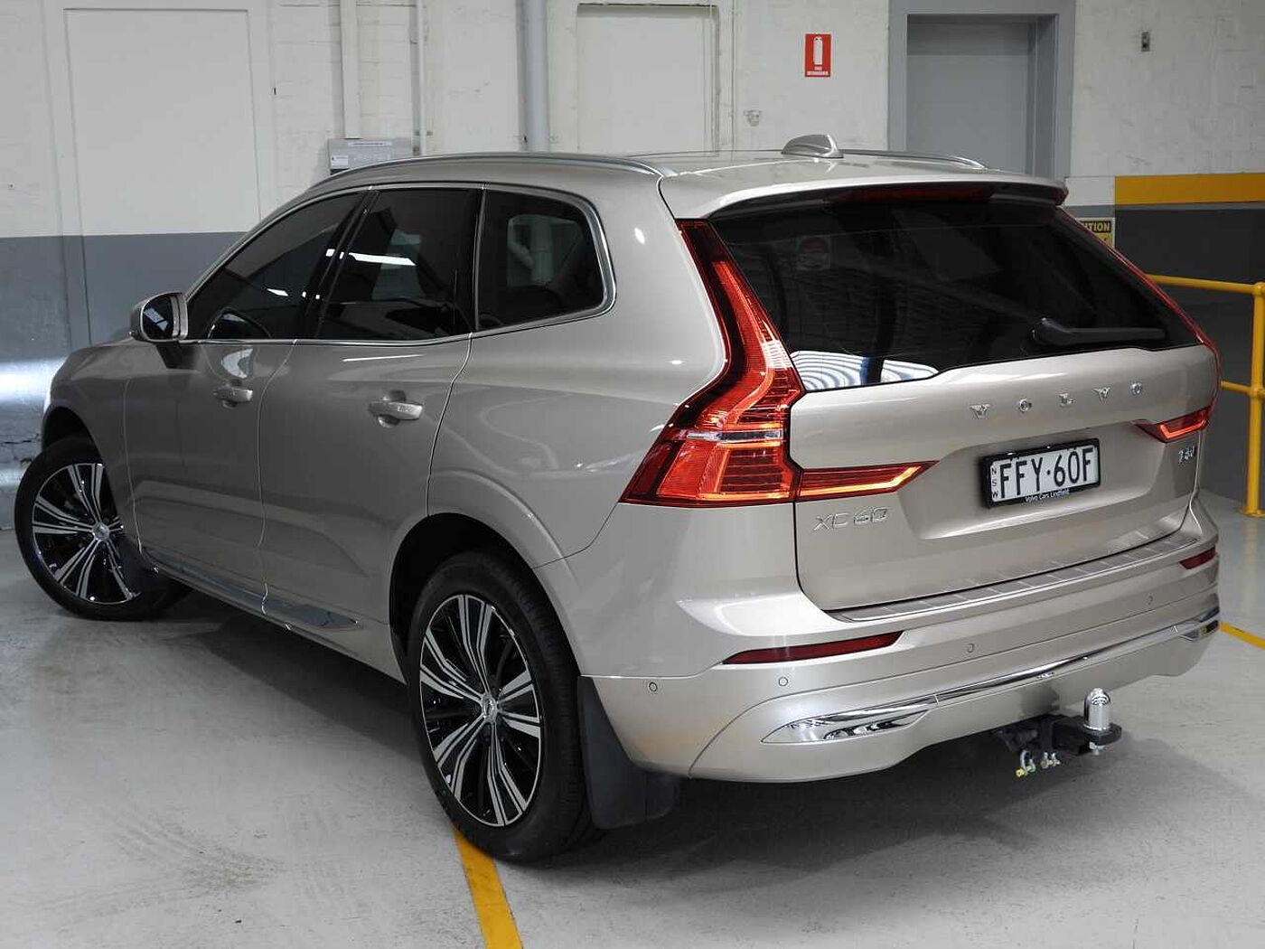 Volvo  UZ MY23 Ultimate B5 AWD Bright