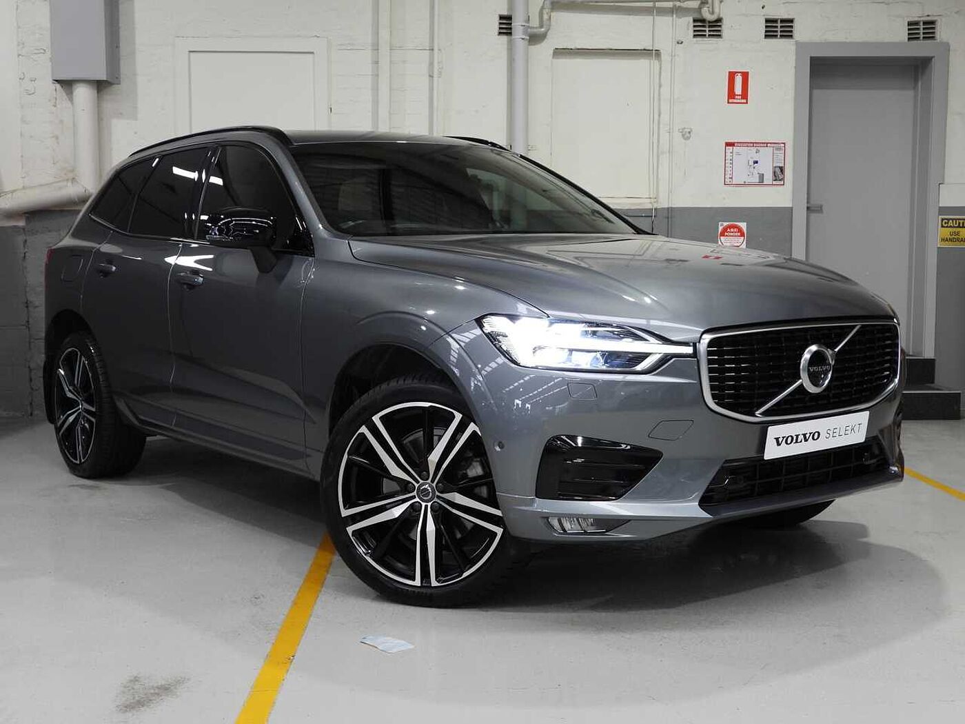 Volvo  UZ MY19 T6 AWD R-Design