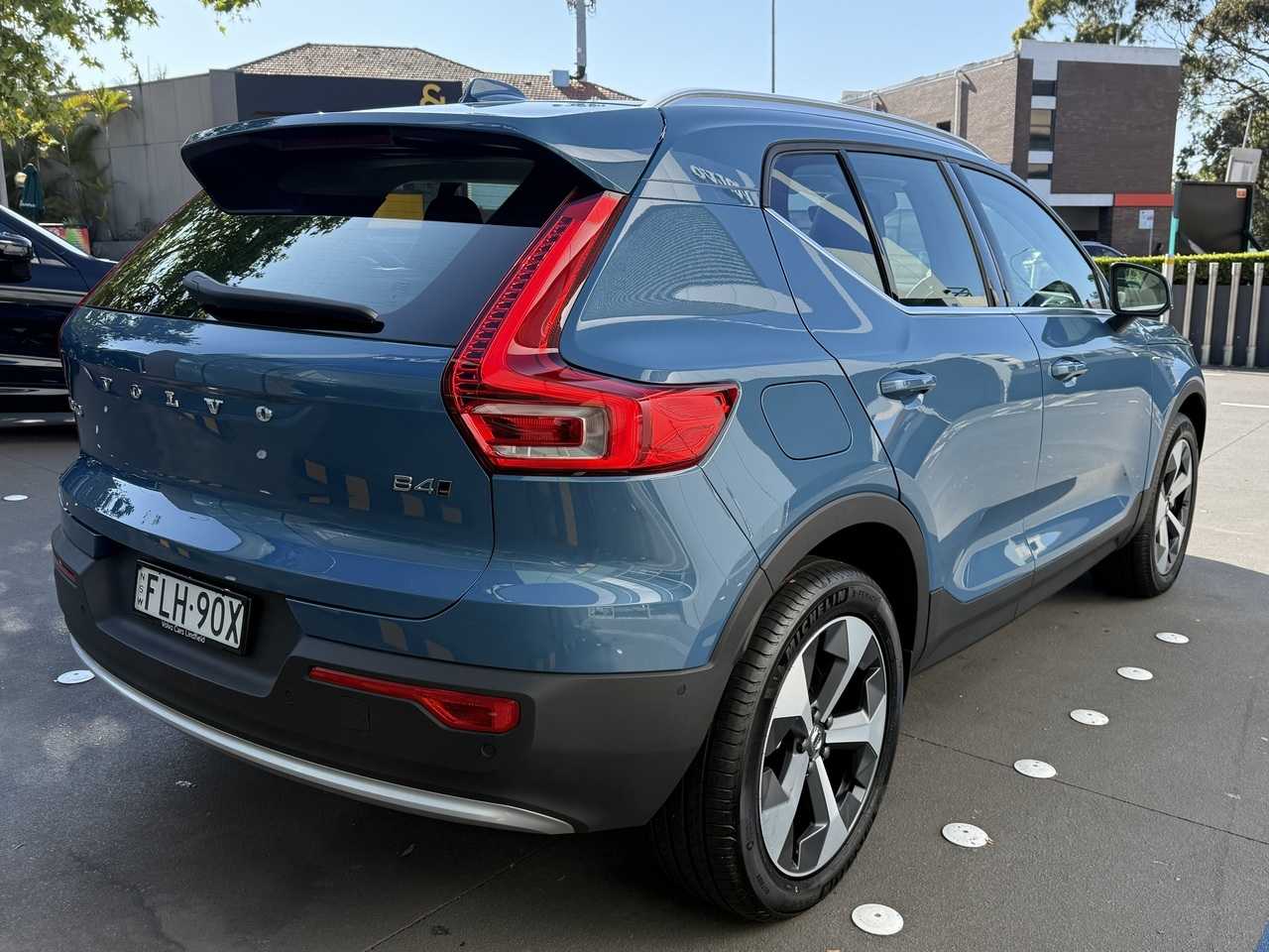 Volvo  XZ MY24 Ultimate B4 AWD Bright