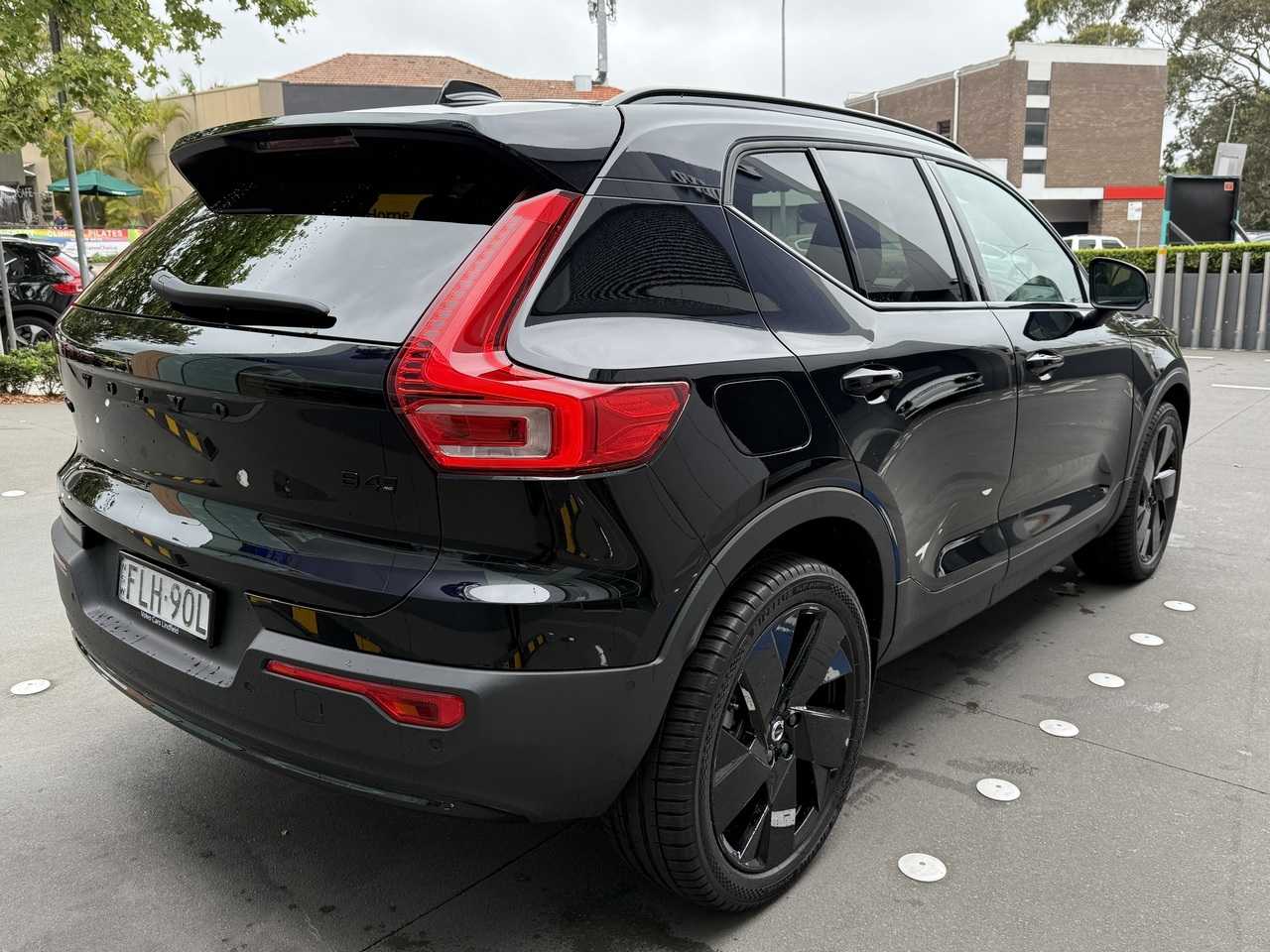 Volvo  XZ MY25 Black Edition AWD