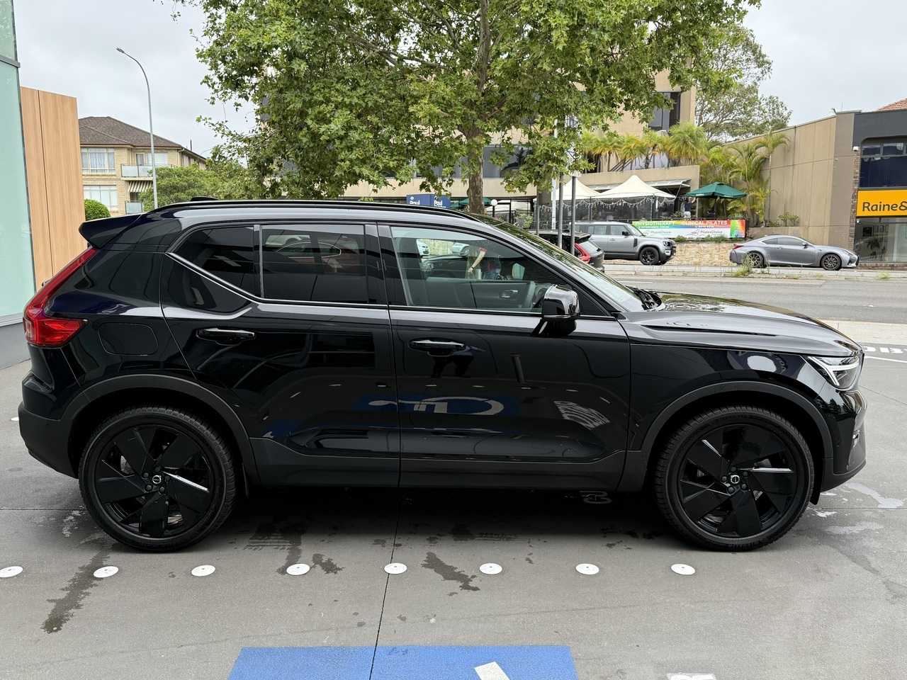 Volvo  XZ MY25 Black Edition AWD