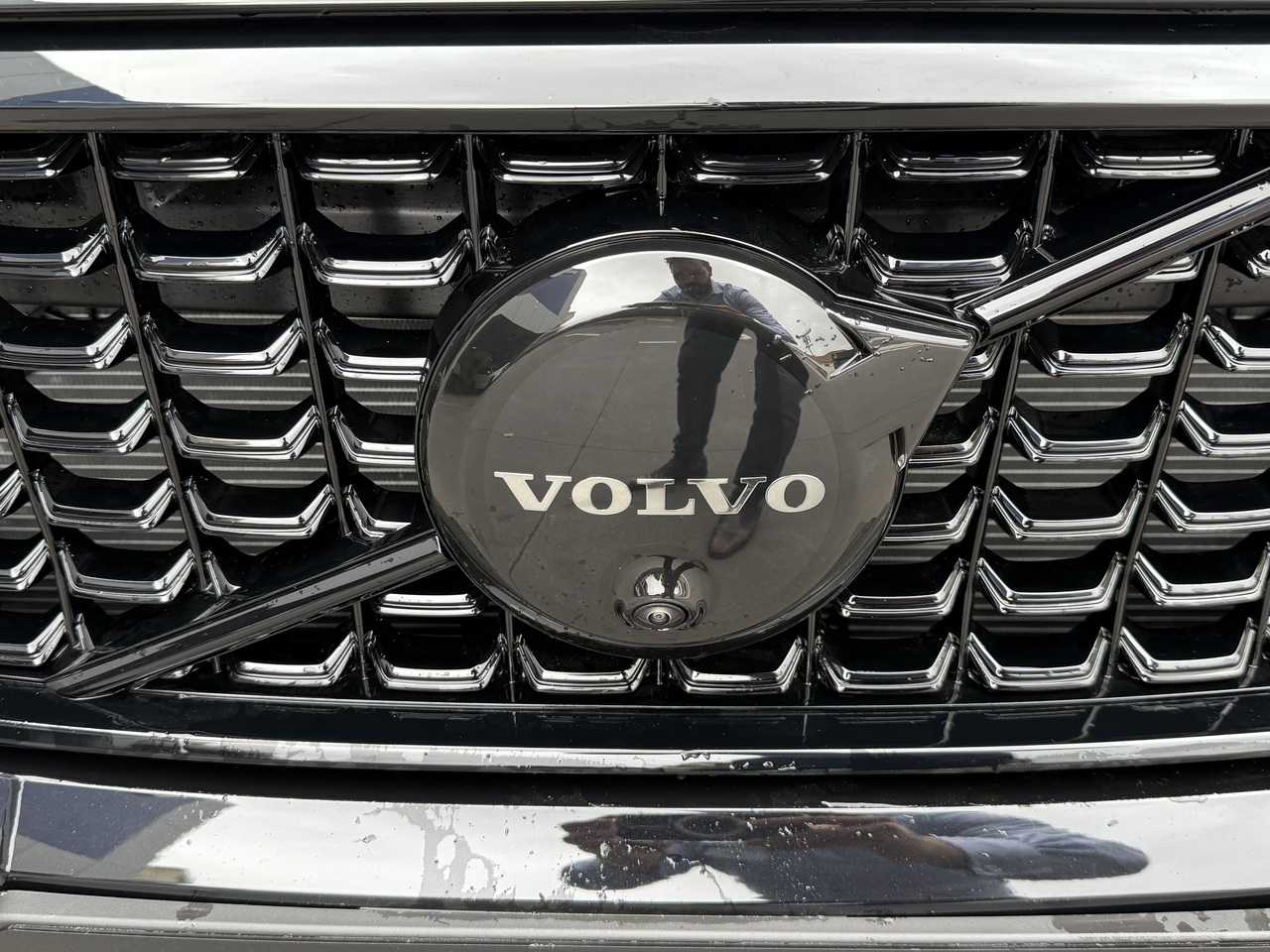 Volvo  XZ MY25 Black Edition AWD