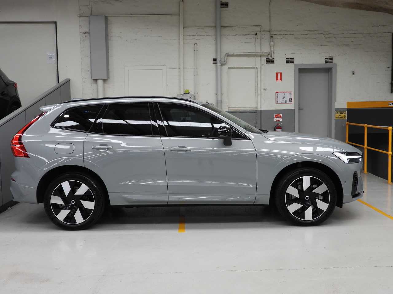 Volvo  UZ MY24 Recharge Plus T8 AWD Plug-In Hybrid