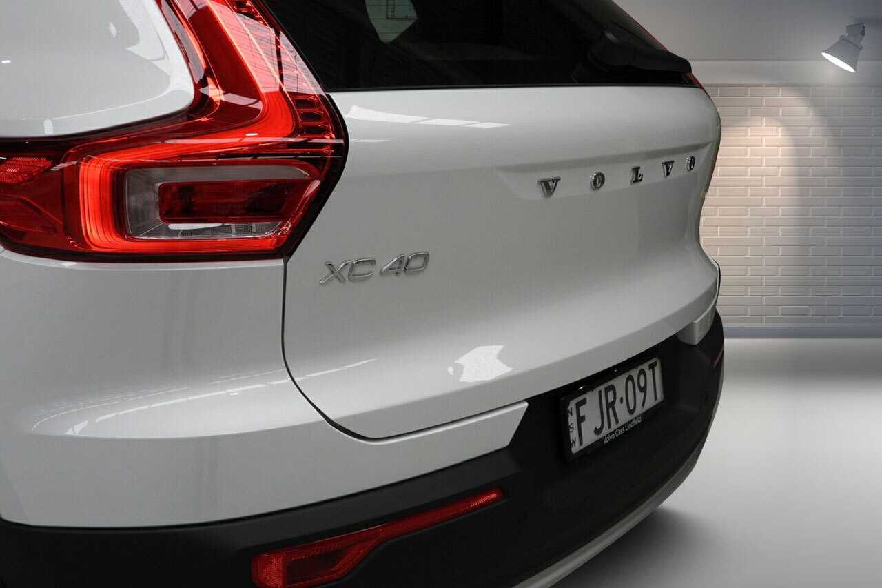 Volvo  XC40 Plus, B4 Mild hybrid, Petrol