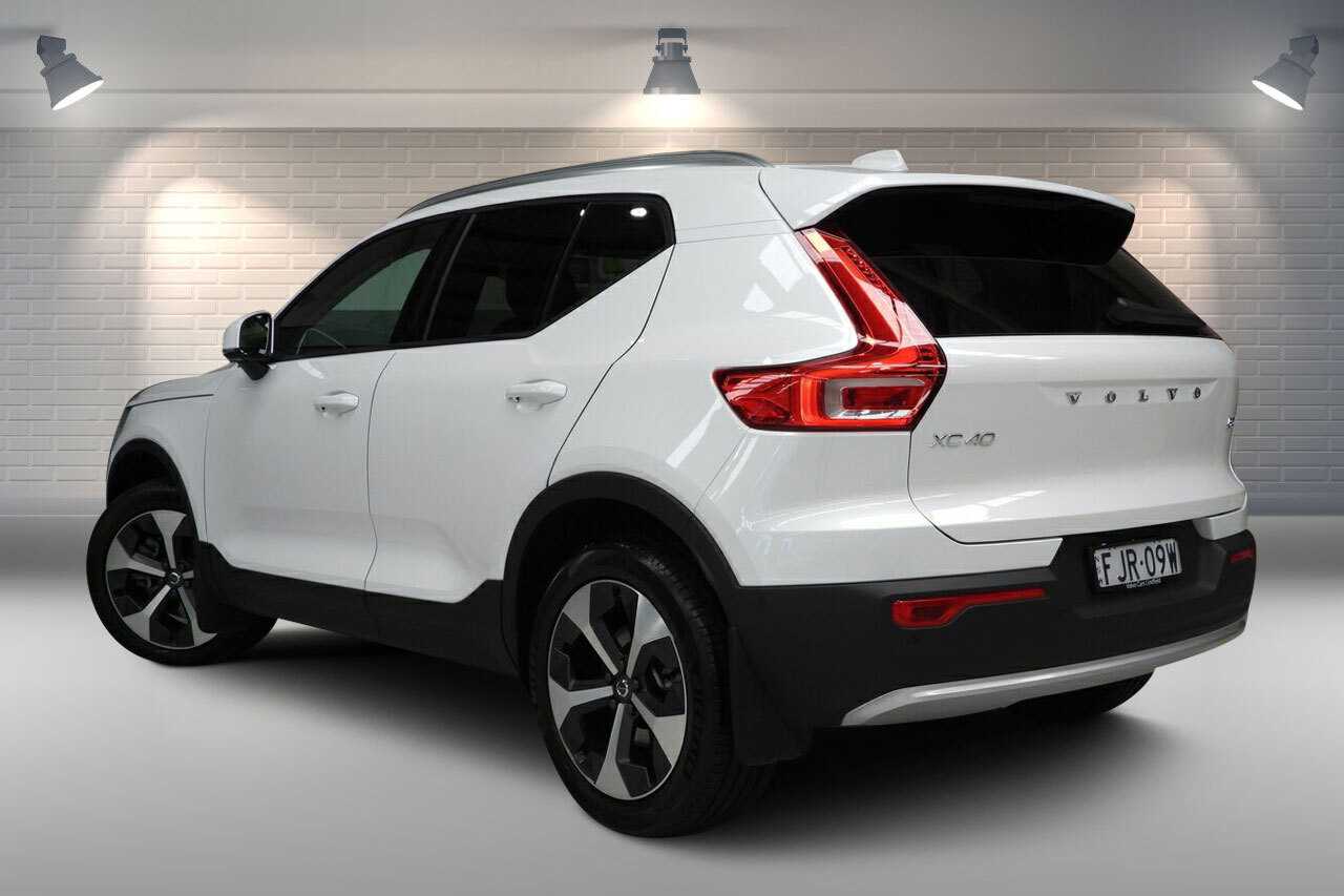 Volvo  XC40 Plus, B4 Mild hybrid, Petrol