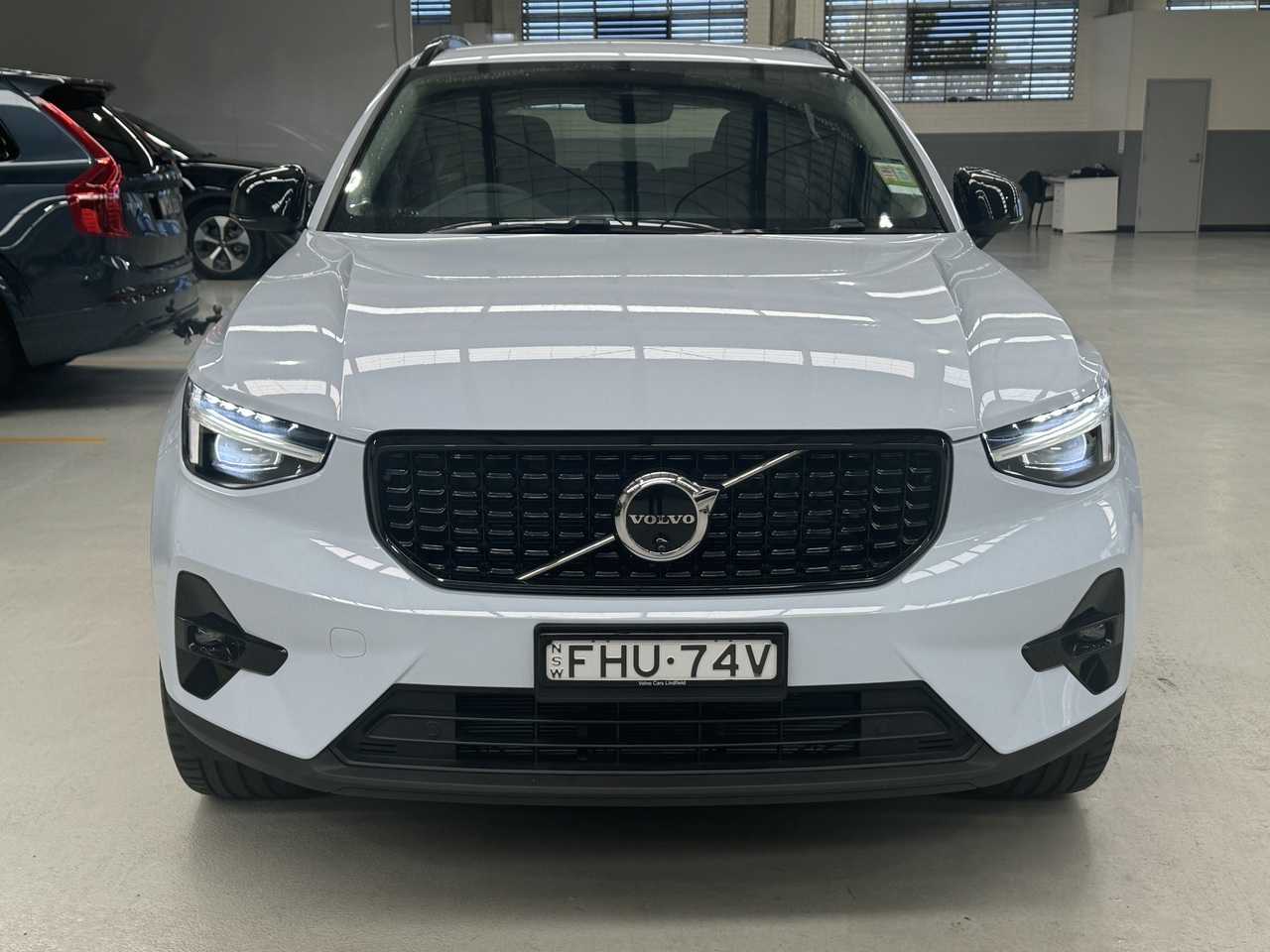 Volvo  XC40 Ultimate, B4 AWD Mild hybrid, Petrol, Dark