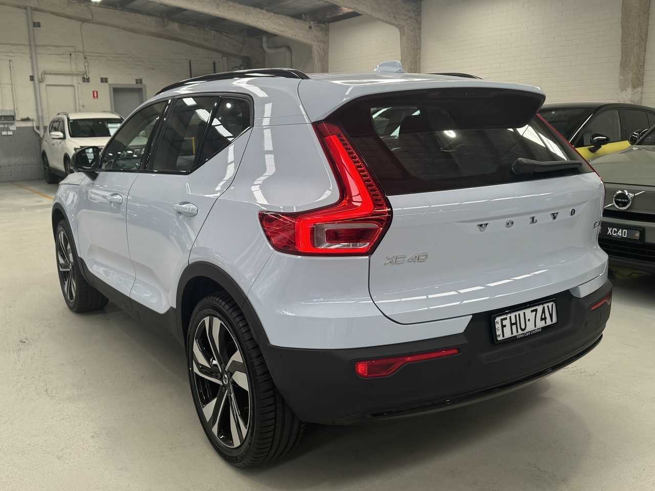 Volvo  XC40 Ultimate, B4 AWD Mild hybrid, Petrol, Dark