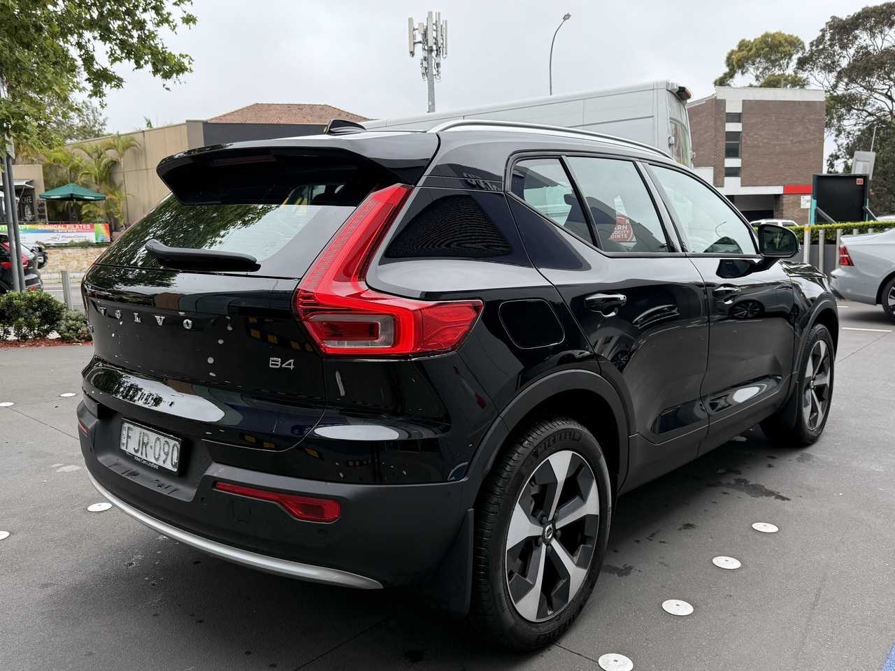 Volvo  XC40 Plus, B4 Mild hybrid, Petrol