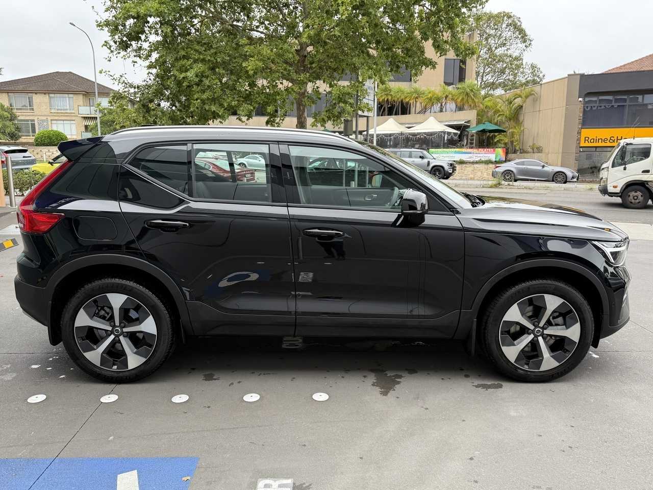 Volvo  XC40 Plus, B4 Mild hybrid, Petrol