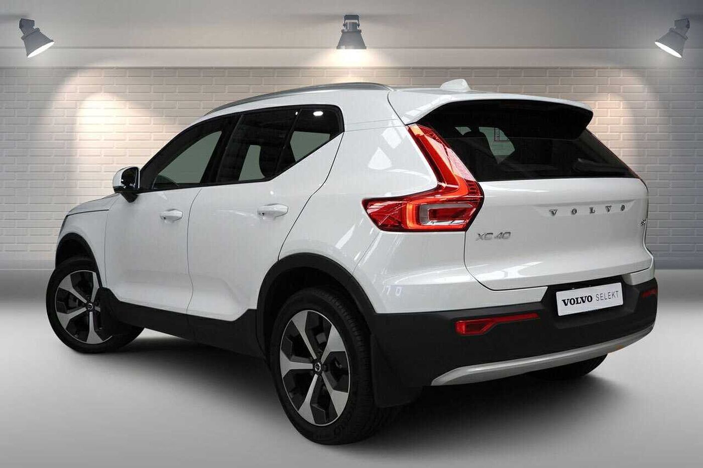 Volvo  XC40 Plus, B4 Mild hybrid, Petrol