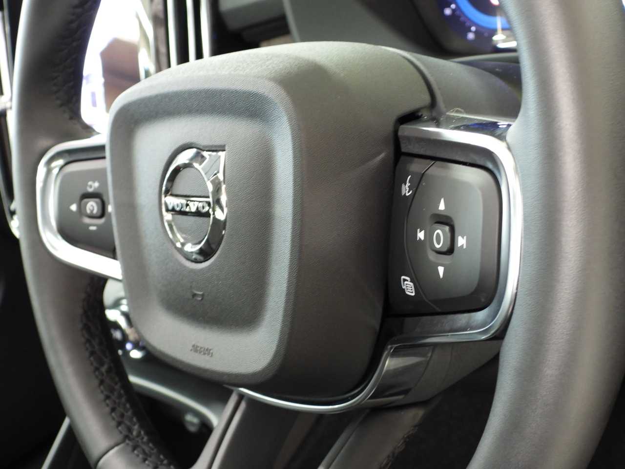 Volvo  XC40 Ultimate, B4 AWD Mild hybrid, Petrol, Bright