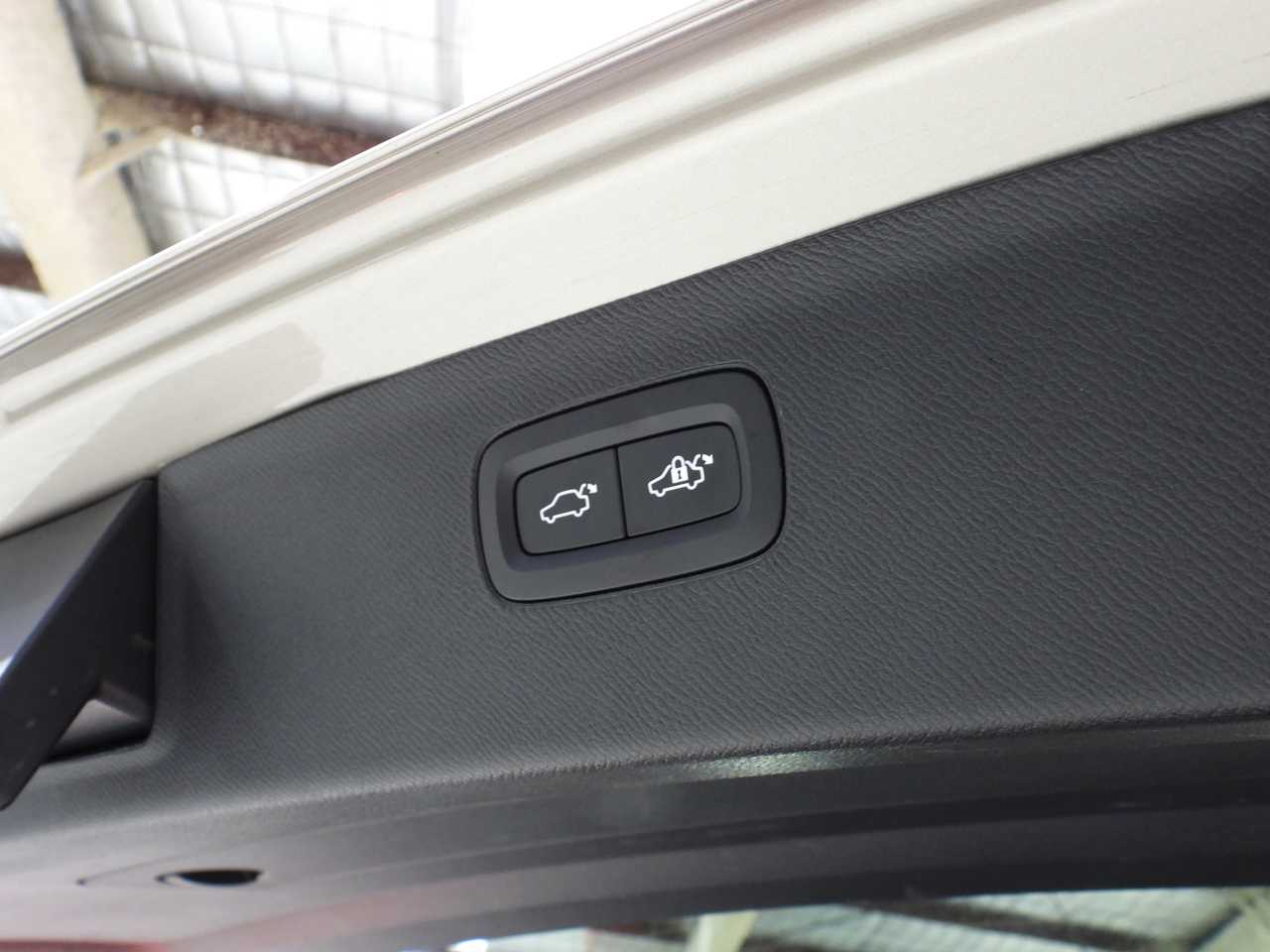 Volvo  L Series MY24 Ultimate B6 Geartronic AWD Bright