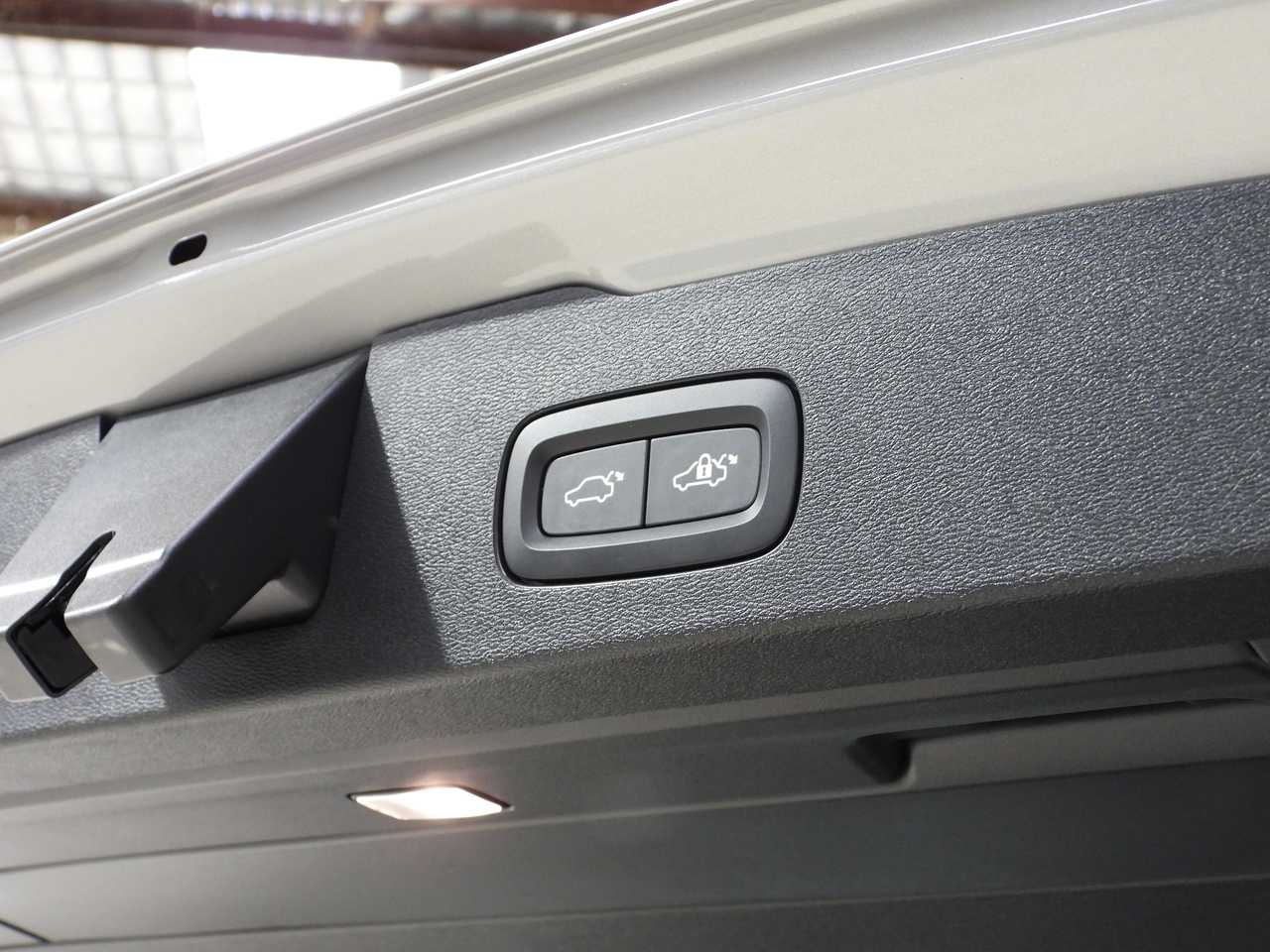 Volvo  Z Series MY24 Ultimate B5 Geartronic AWD Bright