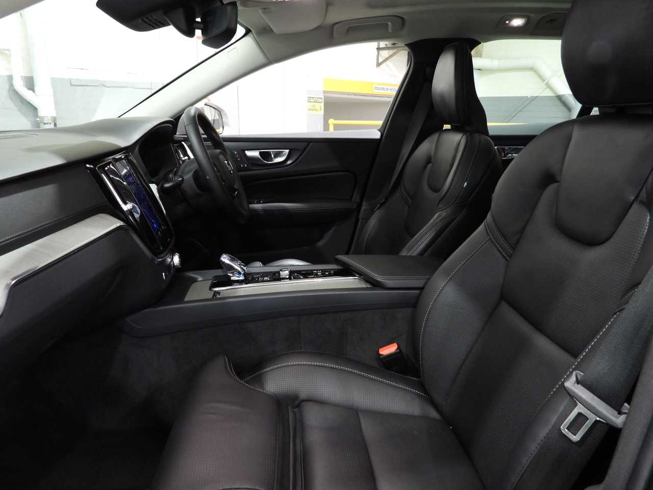 Volvo  Z Series MY24 Ultimate B5 Geartronic AWD Bright