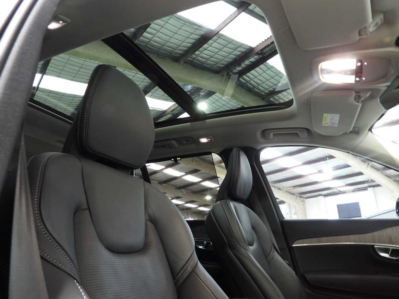Volvo  XC90 Recharge Ultimate, T8 AWD Plug-in hybrid, Electric/Petrol, Dark, 7 Seats