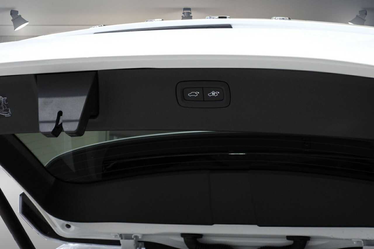 Volvo  XC90 Recharge Ultimate, T8 AWD Plug-in hybrid, Electric/Petrol, Dark, 7 Seats