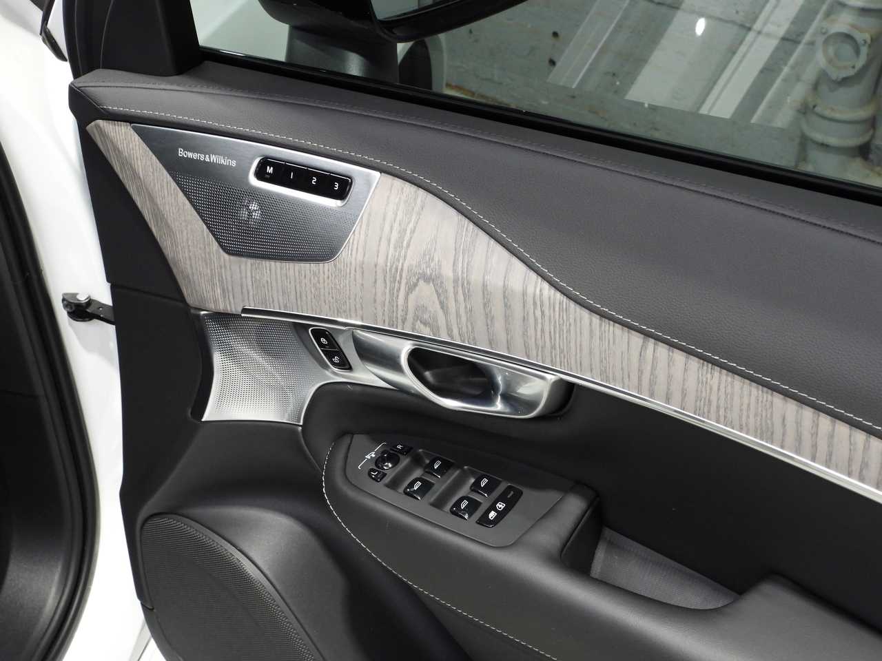 Volvo  XC90 Recharge Ultimate, T8 AWD Plug-in hybrid, Electric/Petrol, Dark, 7 Seats
