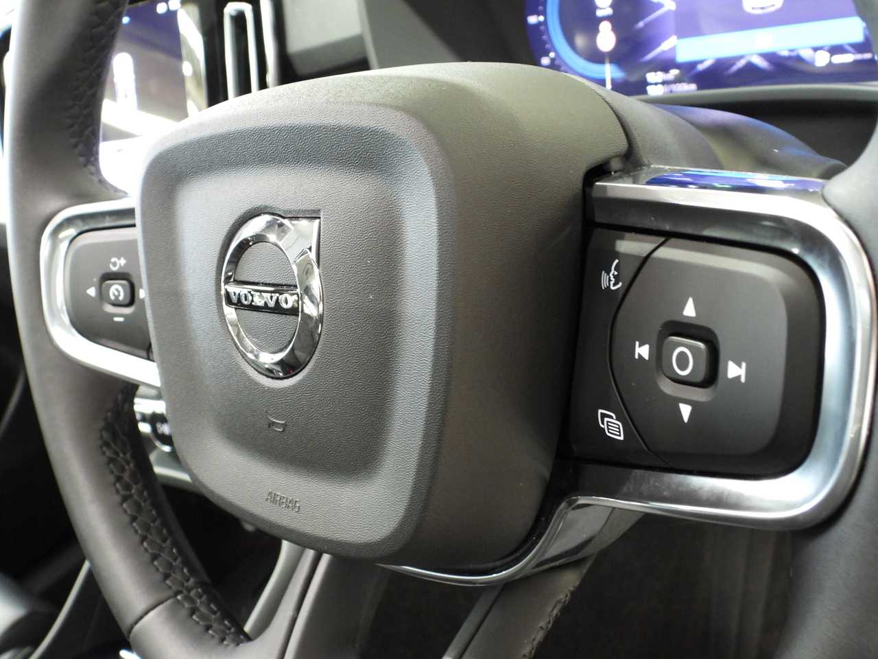 Volvo  XC40 Ultimate, B4 AWD Mild hybrid, Petrol, Bright
