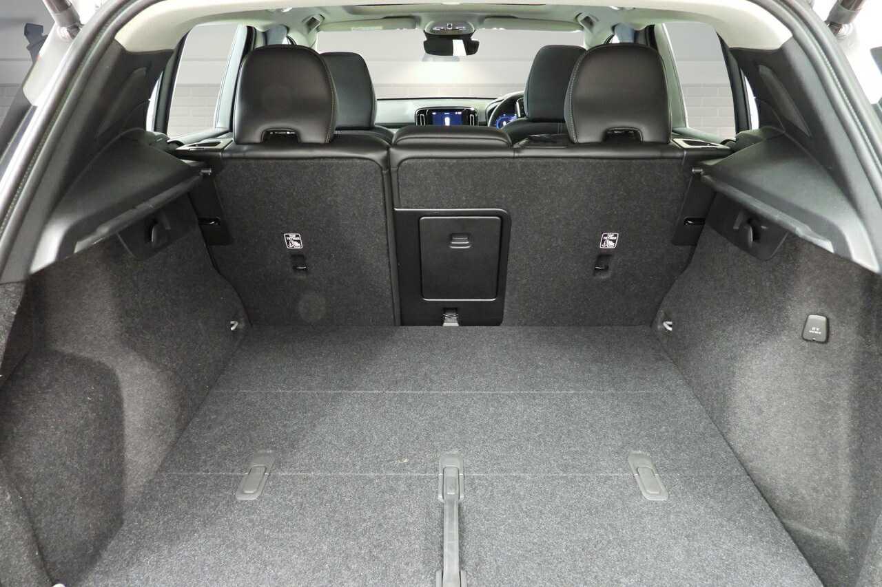 Volvo  XC40 Ultimate, B4 AWD Mild hybrid, Petrol, Bright
