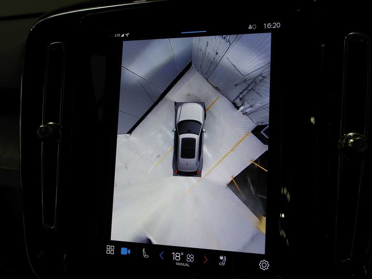 Volvo  XC40 Ultimate, B4 AWD Mild hybrid, Petrol, Bright