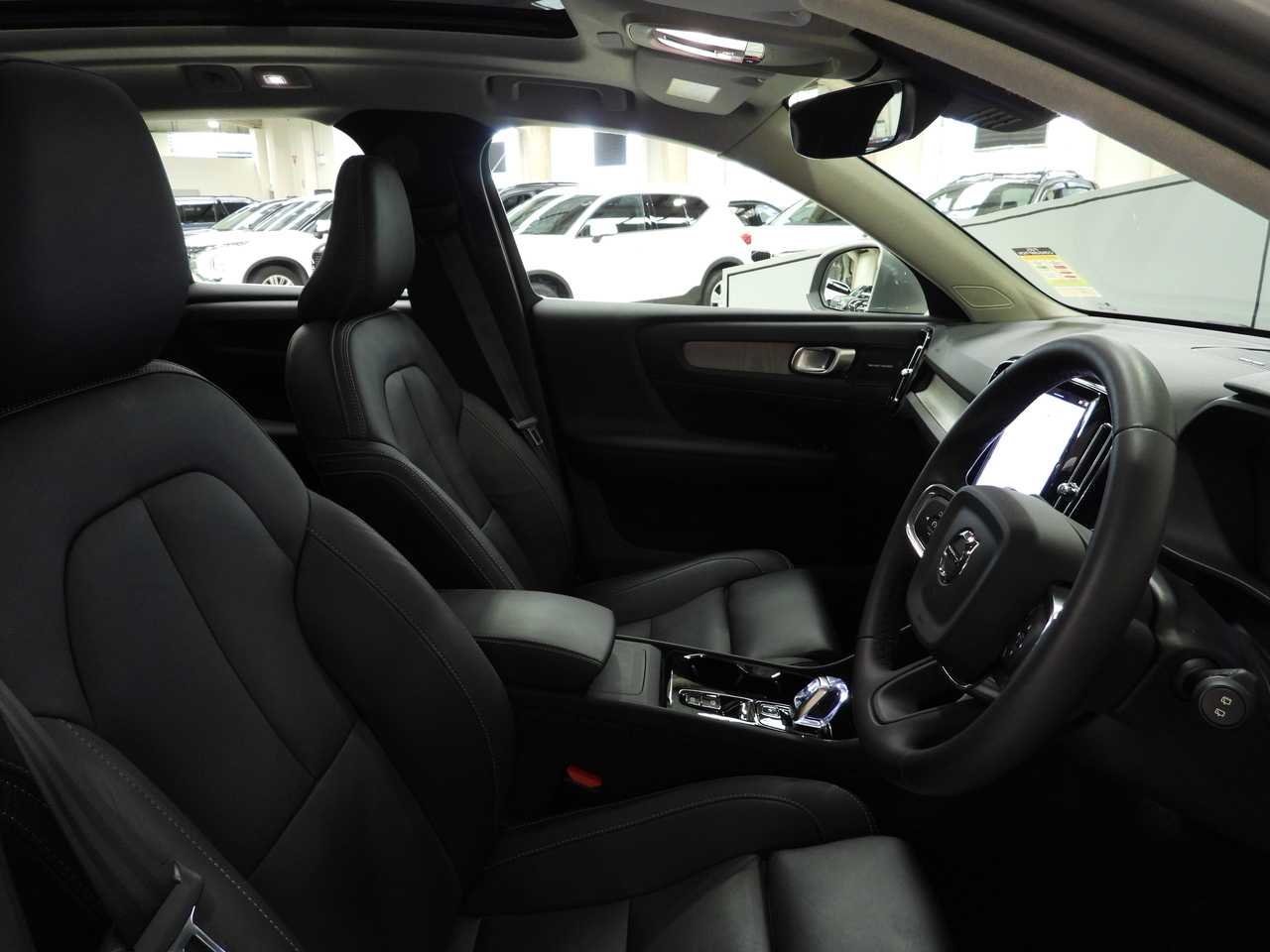 Volvo  XC40 Ultimate, B4 AWD Mild hybrid, Petrol, Bright