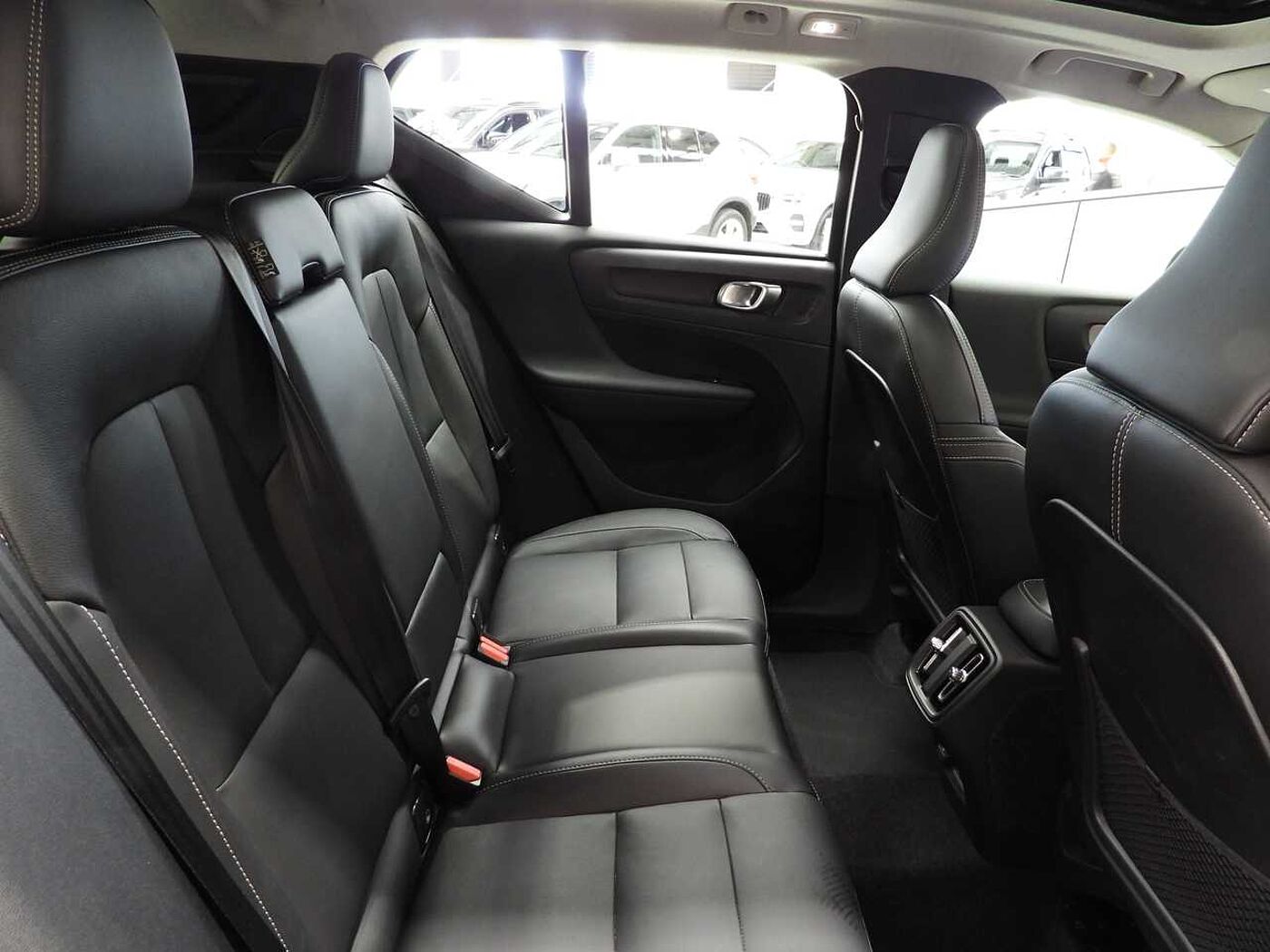 Volvo  XC40 Ultimate, B4 AWD Mild hybrid, Petrol, Bright