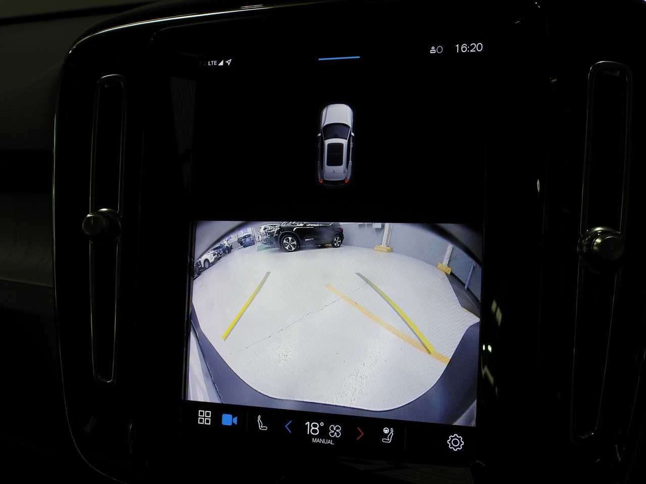 Volvo  XC40 Ultimate, B4 AWD Mild hybrid, Petrol, Bright