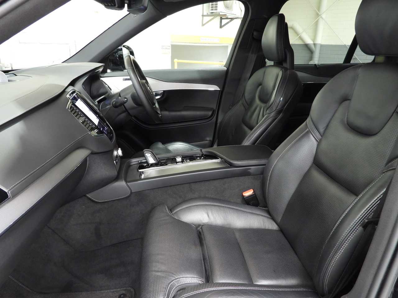 Volvo  XC90 Recharge R-Design, T8 AWD (235+65 kW), Seven individual seats