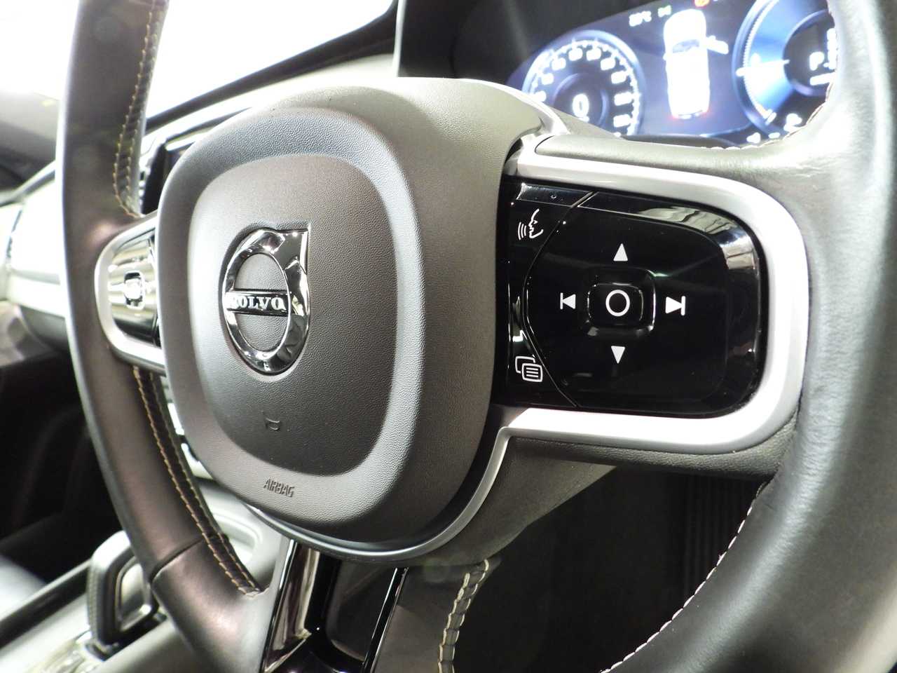 Volvo  XC90 Recharge R-Design, T8 AWD (235+65 kW), Seven individual seats