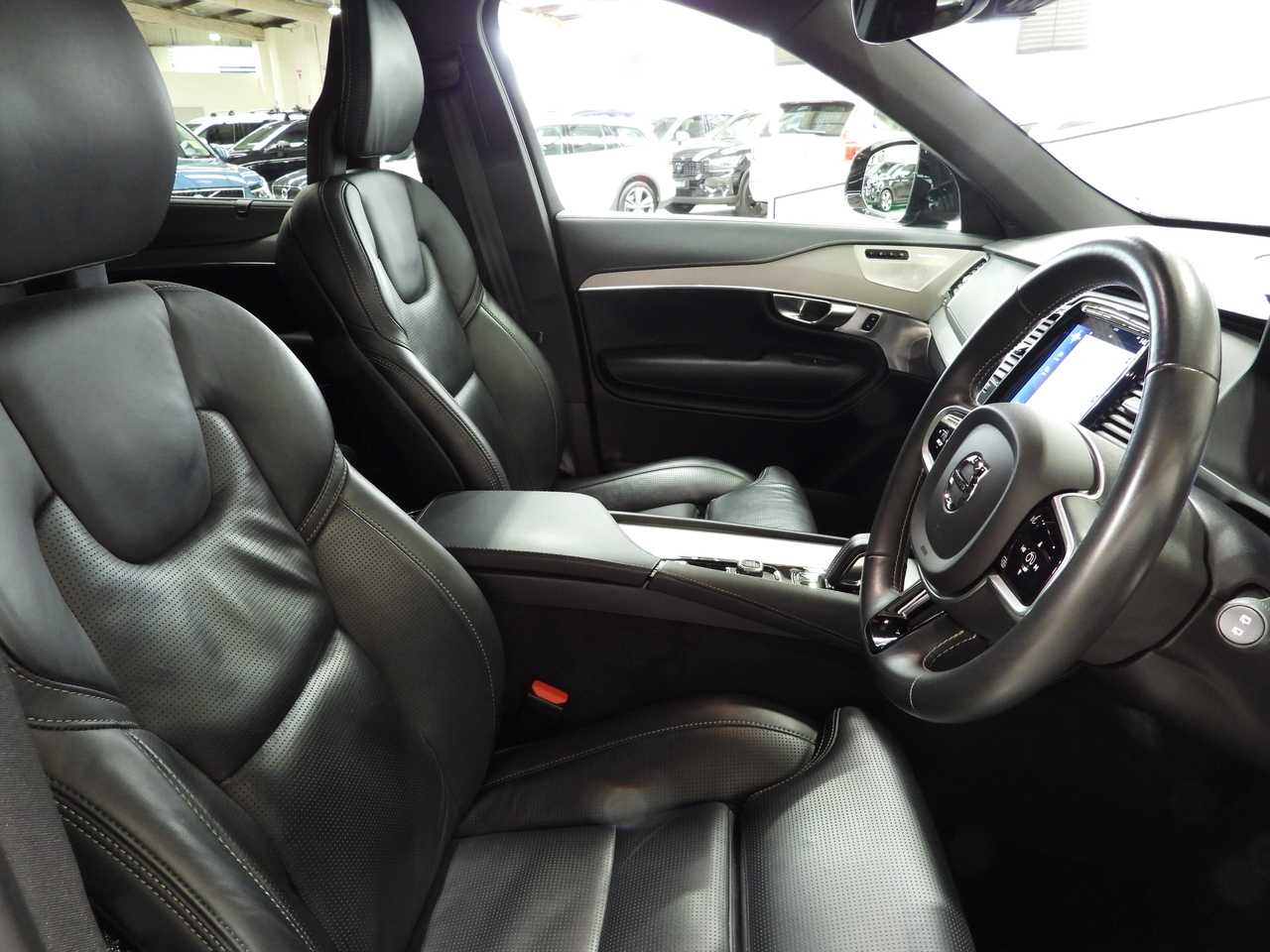 Volvo  XC90 Recharge R-Design, T8 AWD (235+65 kW), Seven individual seats