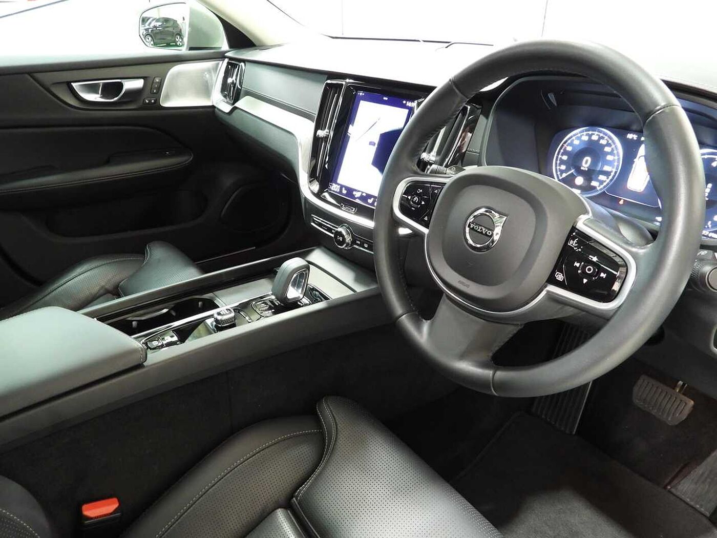 Volvo  V60 Cross Country Pro, B5 AWD mild hybrid
