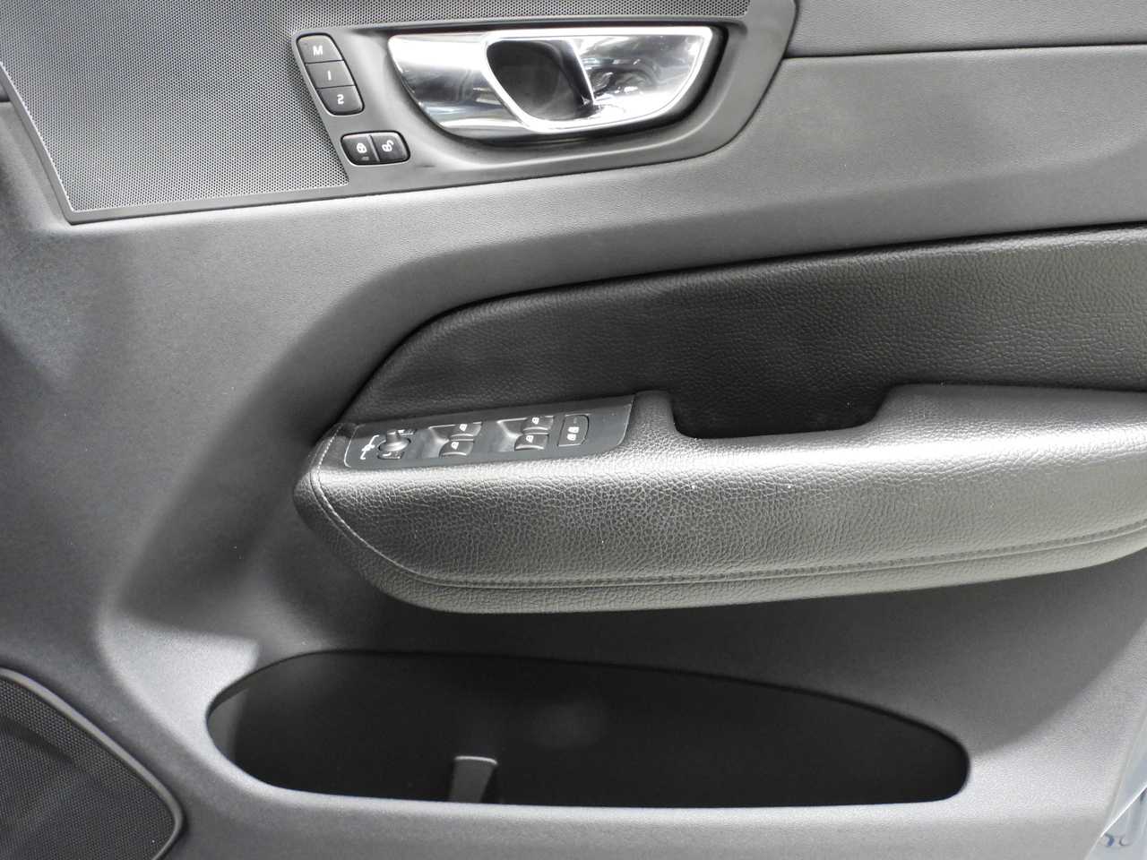 Volvo  XC60 D4 Momentum