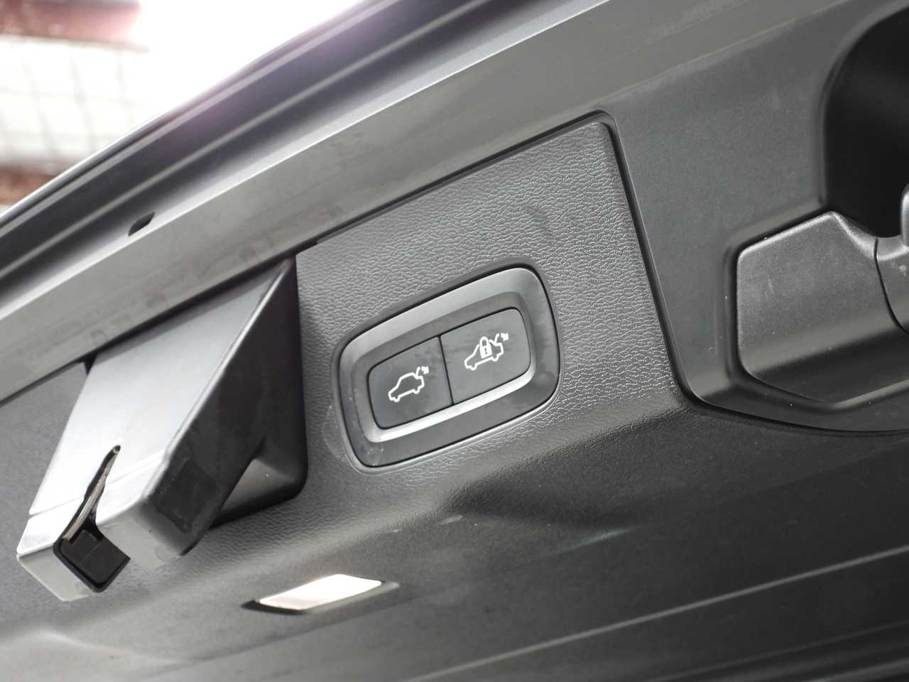 Volvo  XC60 Inscription, B5 mild hybrid