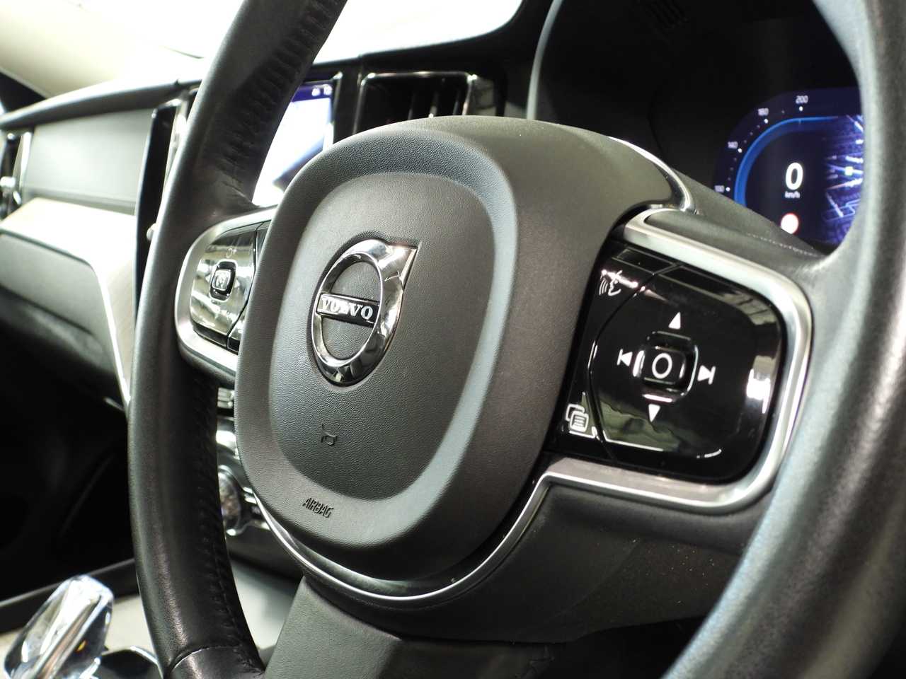 Volvo  XC60 Inscription, B5 mild hybrid