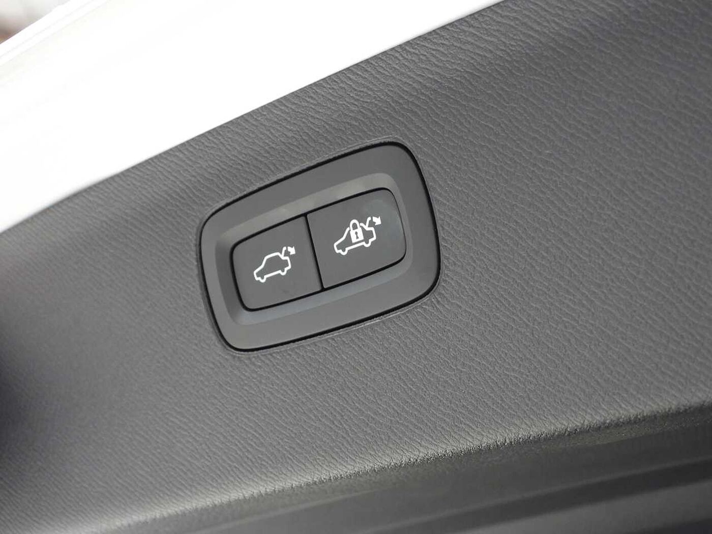 Volvo  L Series MY24 Recharge Ultimate T8 Geartronic AWD Plug-In Hybrid