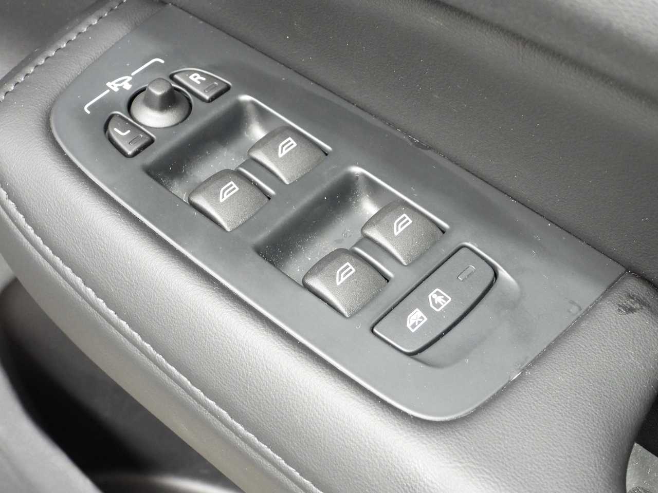 Volvo  Z Series MY25 Ultra B5 Geartronic AWD Bright