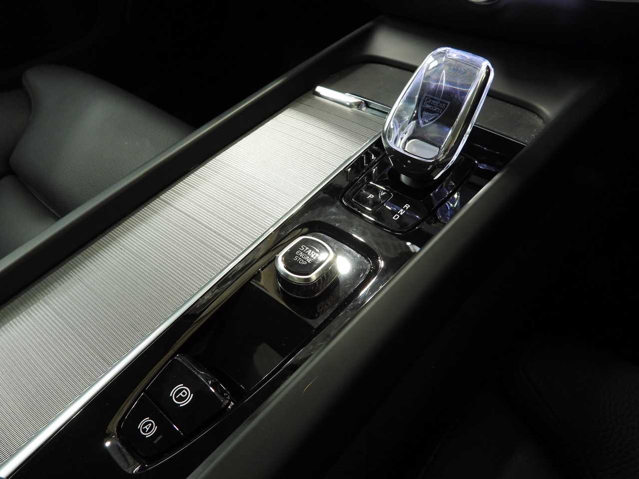 Volvo  Z Series MY25 Ultra B5 Geartronic AWD Bright