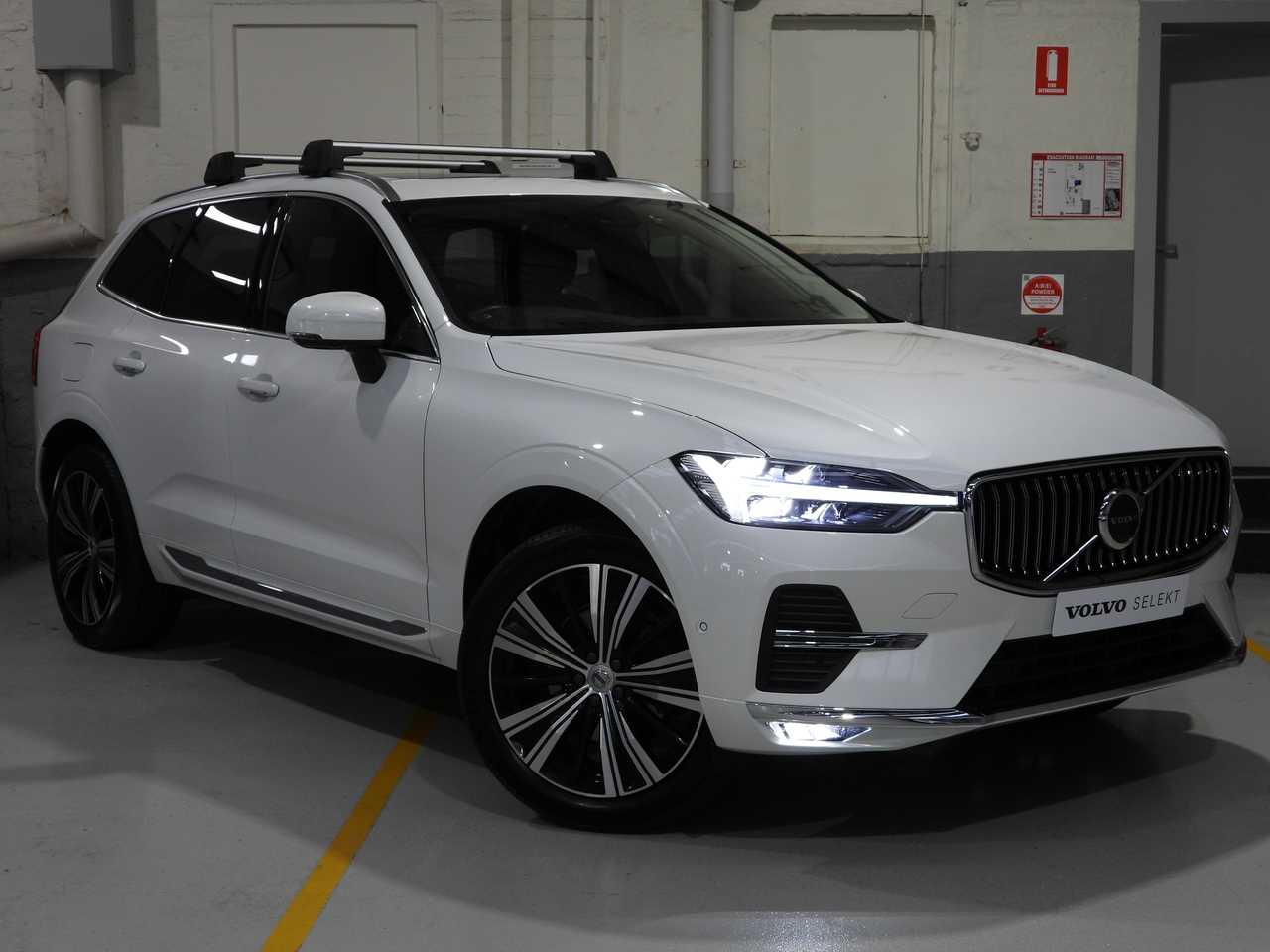 Volvo  UZ MY23 Plus B5 AWD