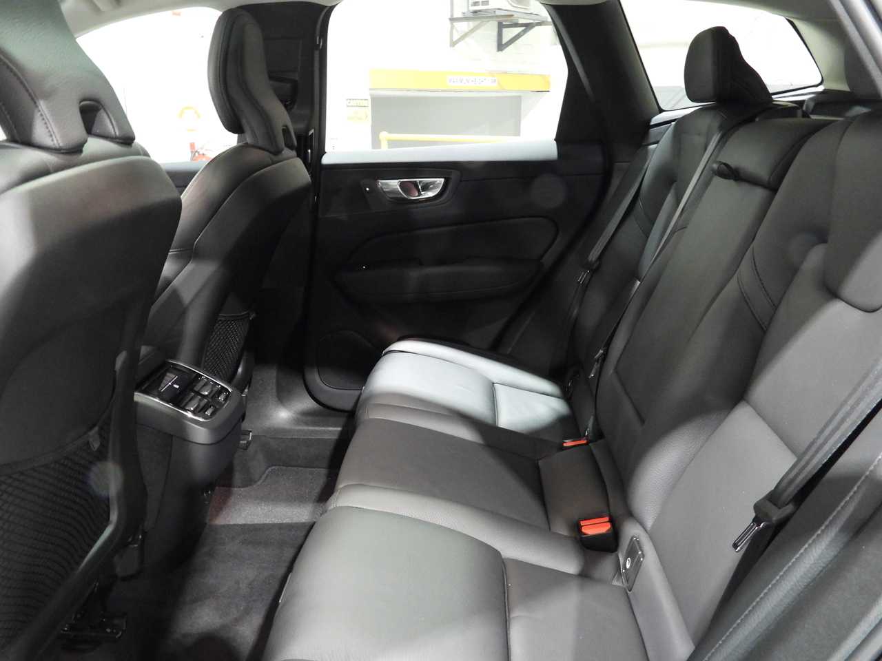 Volvo  UZ MY23 Plus B5 AWD