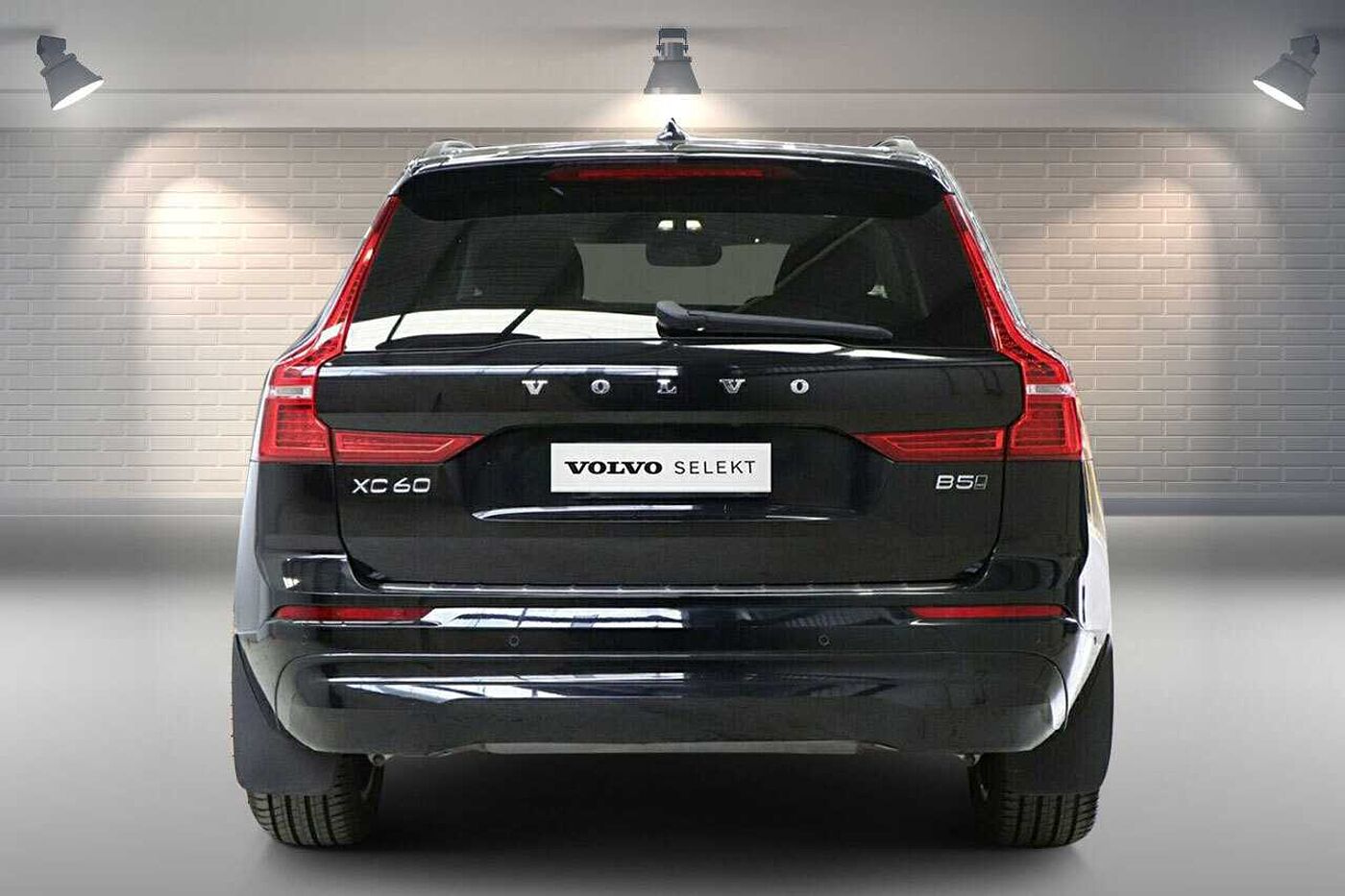 Volvo  XC60 Plus, B5 Mild Hybrid, Petrol