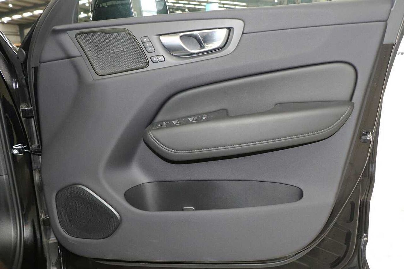 Volvo  XC60 Plus, B5 Mild Hybrid, Petrol