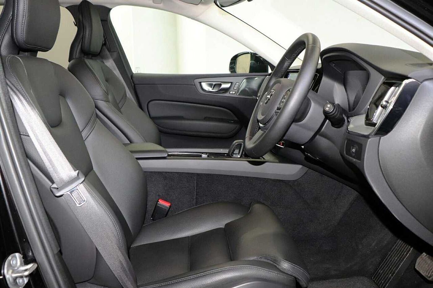 Volvo  XC60 Plus, B5 Mild Hybrid, Petrol