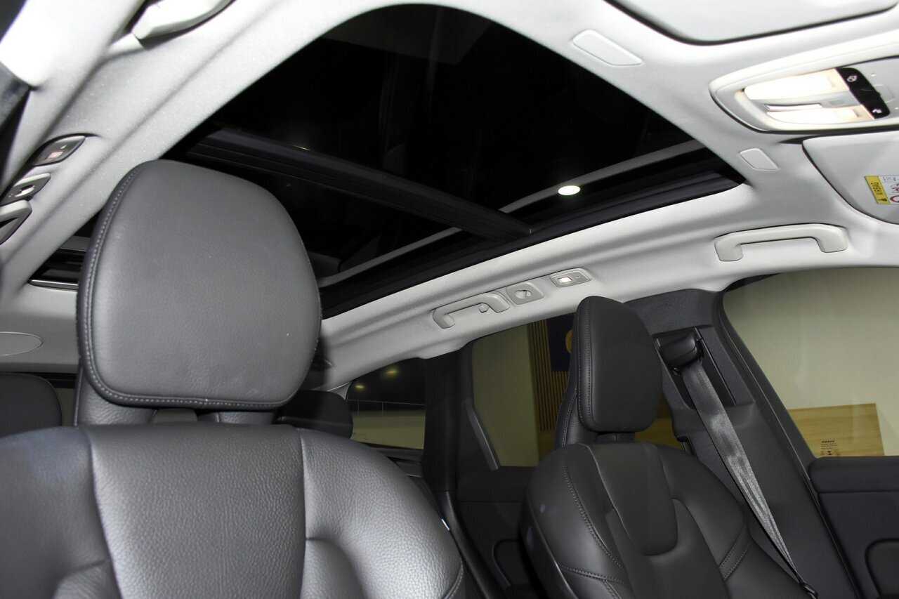 Volvo  XC60 Plus, B5 Mild Hybrid, Petrol